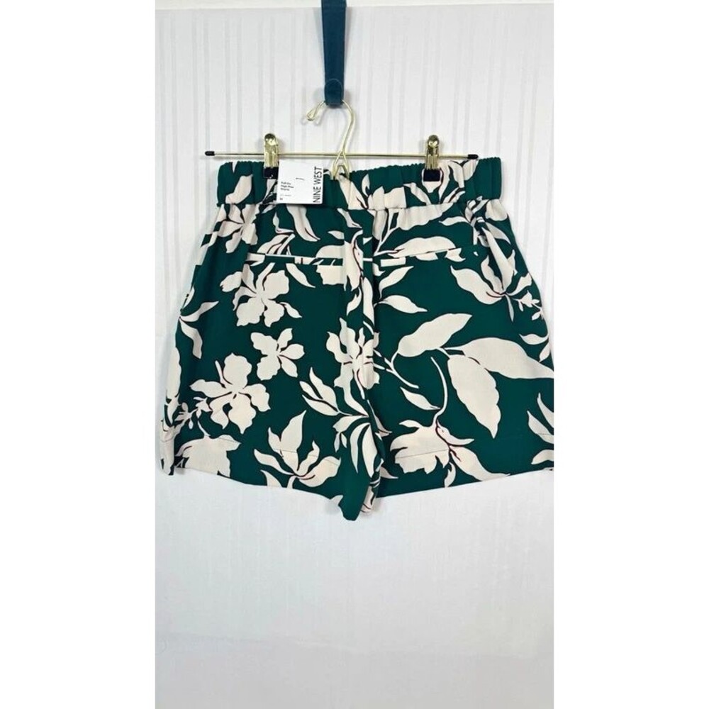Nine West Pull-On High Rise Shorts Green/White Floral M 5" Inseam